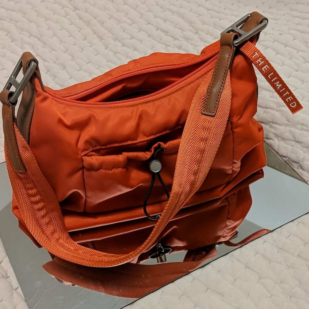 Limited shoulder bag